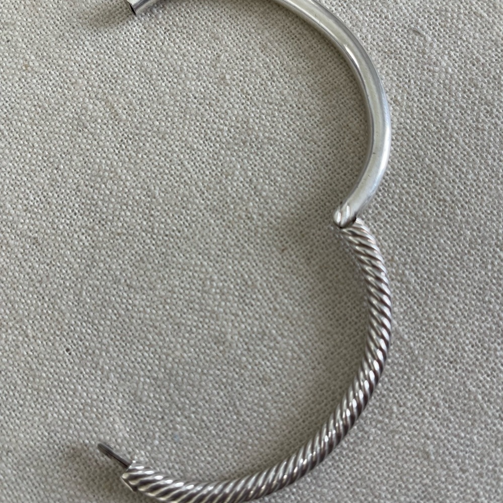 David Yurman Silver Twisted Bangle Bracelet with Hinged Clasp - Picture 4 of 15